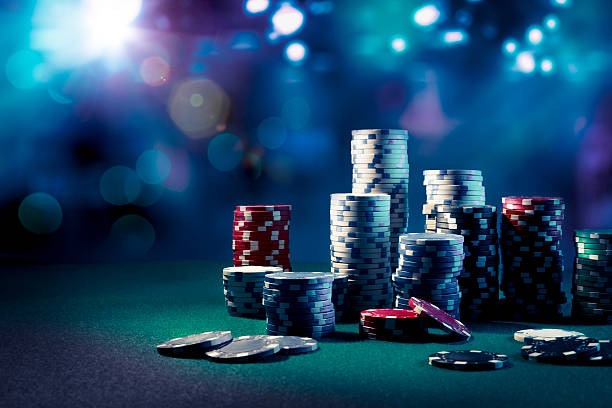 Roulette wheel spinning with live dealer